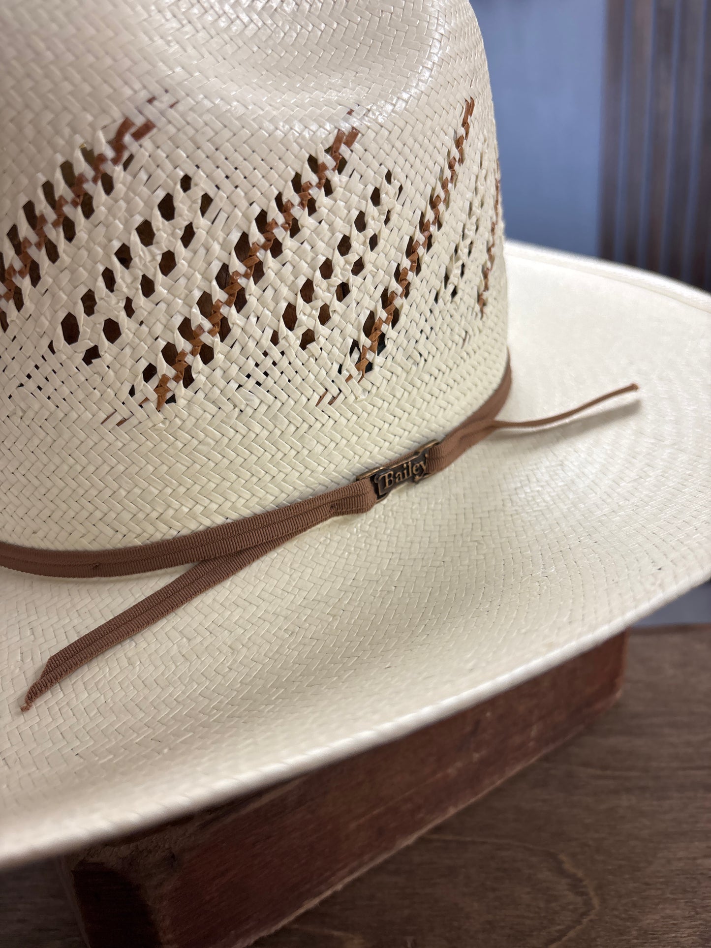 Bailey-Ojai Pre-creased Minnick
